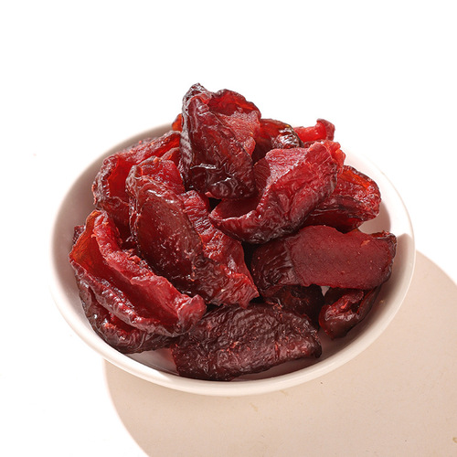 A box of wholesale blackcurrant dried fruit loose bulk snack, blackcurrant dried berries, sweet dried fruit, casual snacks.