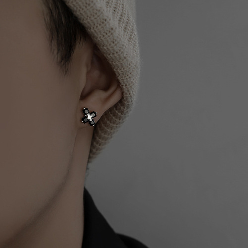 Cross pendant earrings for men, American-style ear rings, cool and stylish men's earrings, pure silver single earrings for men, light luxury American-style male earrings.