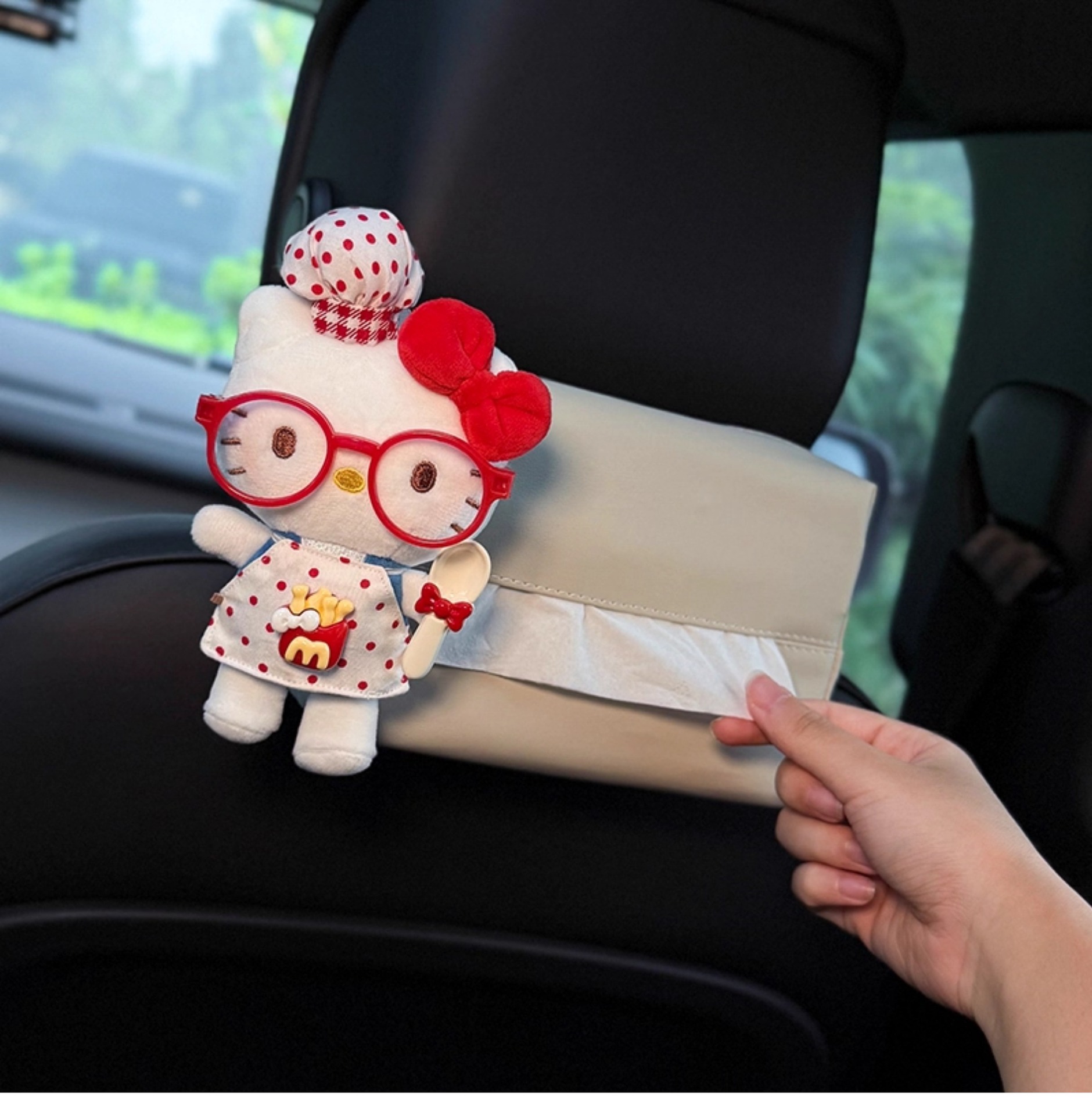 2026 New Model Car Tissue Box, Hanging Type for Car Rear Seat Headrest, High-End and Stylish Design for Women