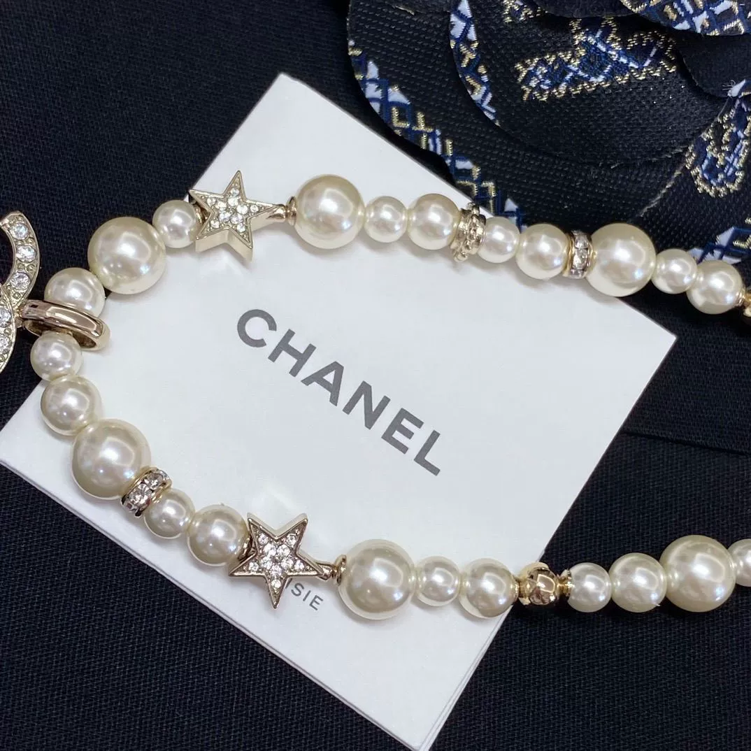 Кулон (версии штамп) в стиле Chanel с бусинами искусственного жемчуга, вставки в форме пятиконечная звезда, устойчивое к тускнению покрытие