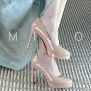 ��ɫ��ˮ̨�߸�ЬŮ2025�¿���ɫ10CM��Ƥ�Y�x�����A�^�����_��Ь