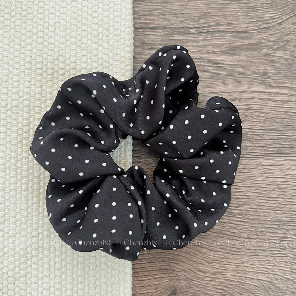 검은색 도트 30개