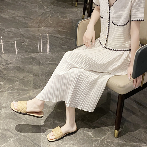 Summer Women's Home Slipping On Slippers with Anti-Slip Design and Rhombus Pattern