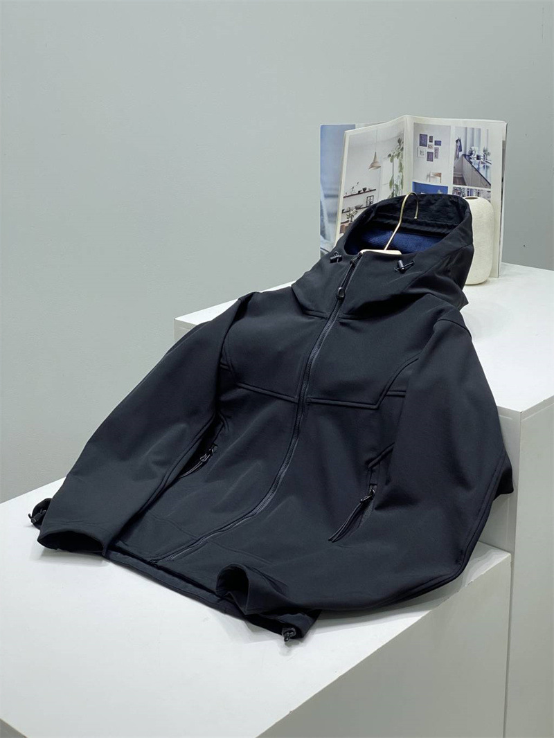 Men's Clothing outdoor sports windproof and waterproof soft shell functional assault jacket men's spring and autumn mountaineering jacket hoodie_voghion.com