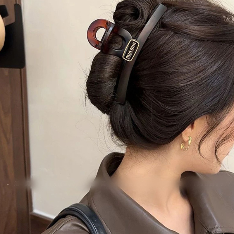 髪のボリュームの多い人向けの大きなシャーククリップ、後頭部用のパールブラウンの高級ヘアクリップ、義烏の小規模ビジネス|undefined