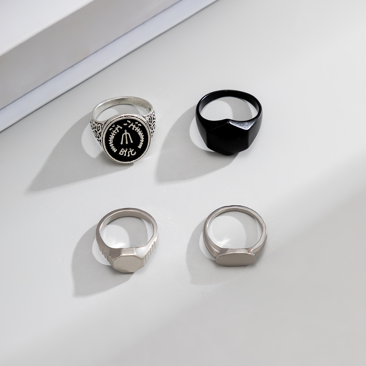 Fashion Round Alloy Enamel Menu0027S Rings 4 Pieces