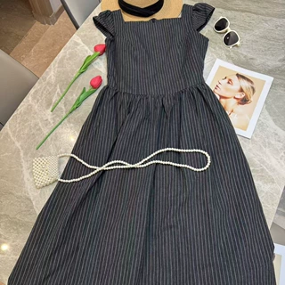 夏季新款法式复古方领休闲减龄小飞袖格纹连衣裙女宽松气质裙子