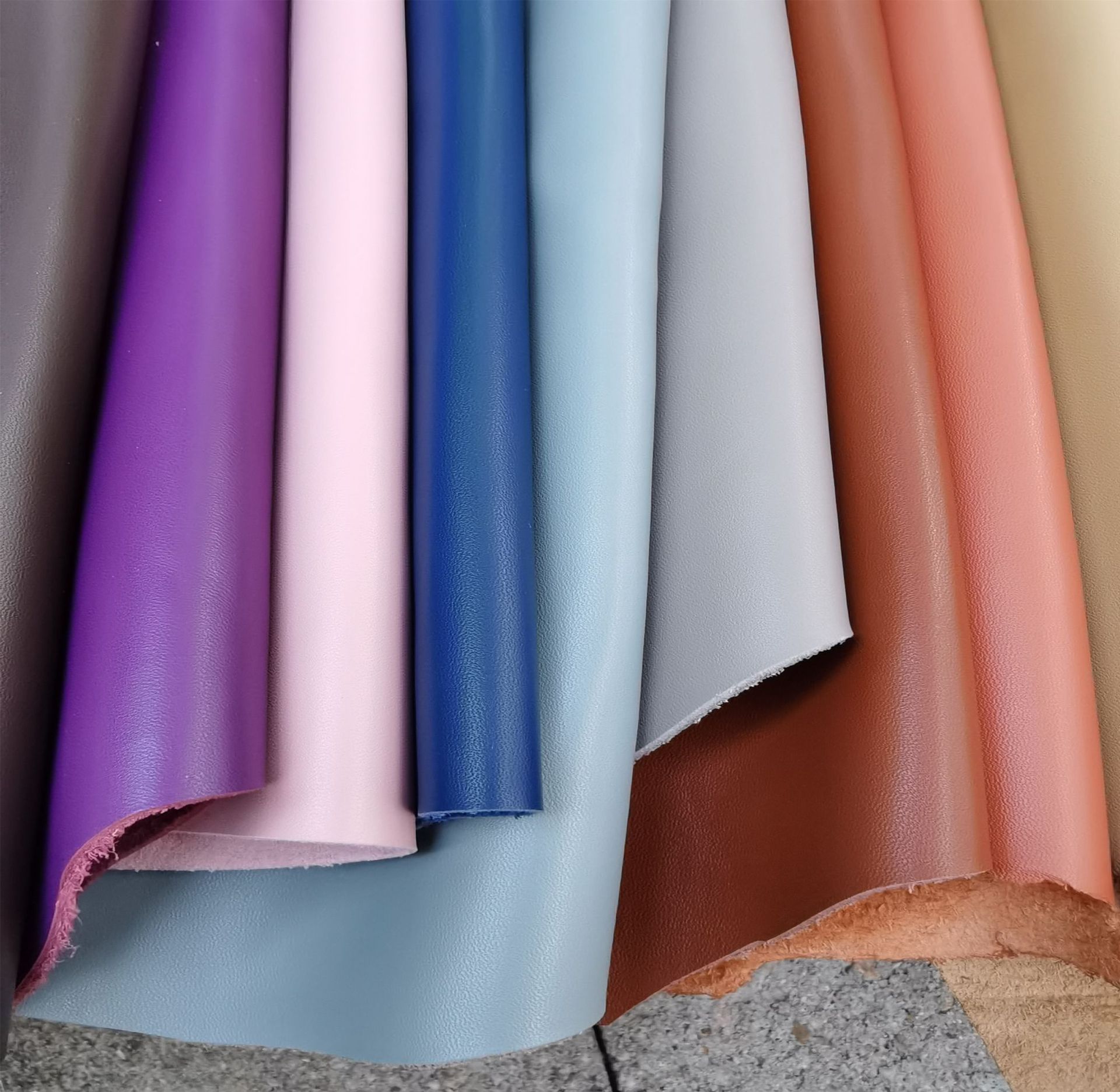 现货供应箱包手袋用头层软纳帕牛皮男女鞋用皮料