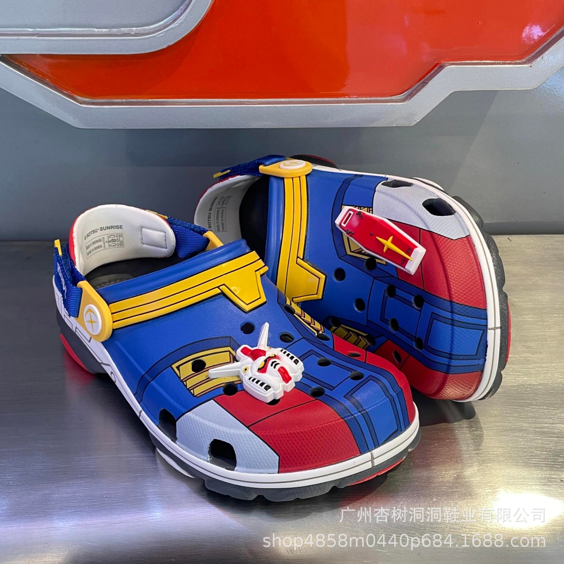 Inventario de verano tan alto como zapatos antideslizantes antiolores ventiladores amortiguadores de playa al aire libre fábrica de zapatos de doble propósito al por mayor