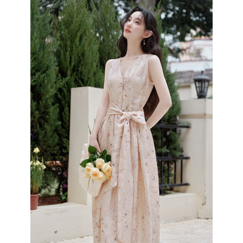 Real Shot of a Linen Crinkled Printed V-Neck Tie-Waist Floral Dress, Elegant Engagement Gown, Long Dress Real Shot of a Linen Crinkled Printed V-Neck Tie-Waist Floral Dress, Elegant Engagement Gown, Long Dress