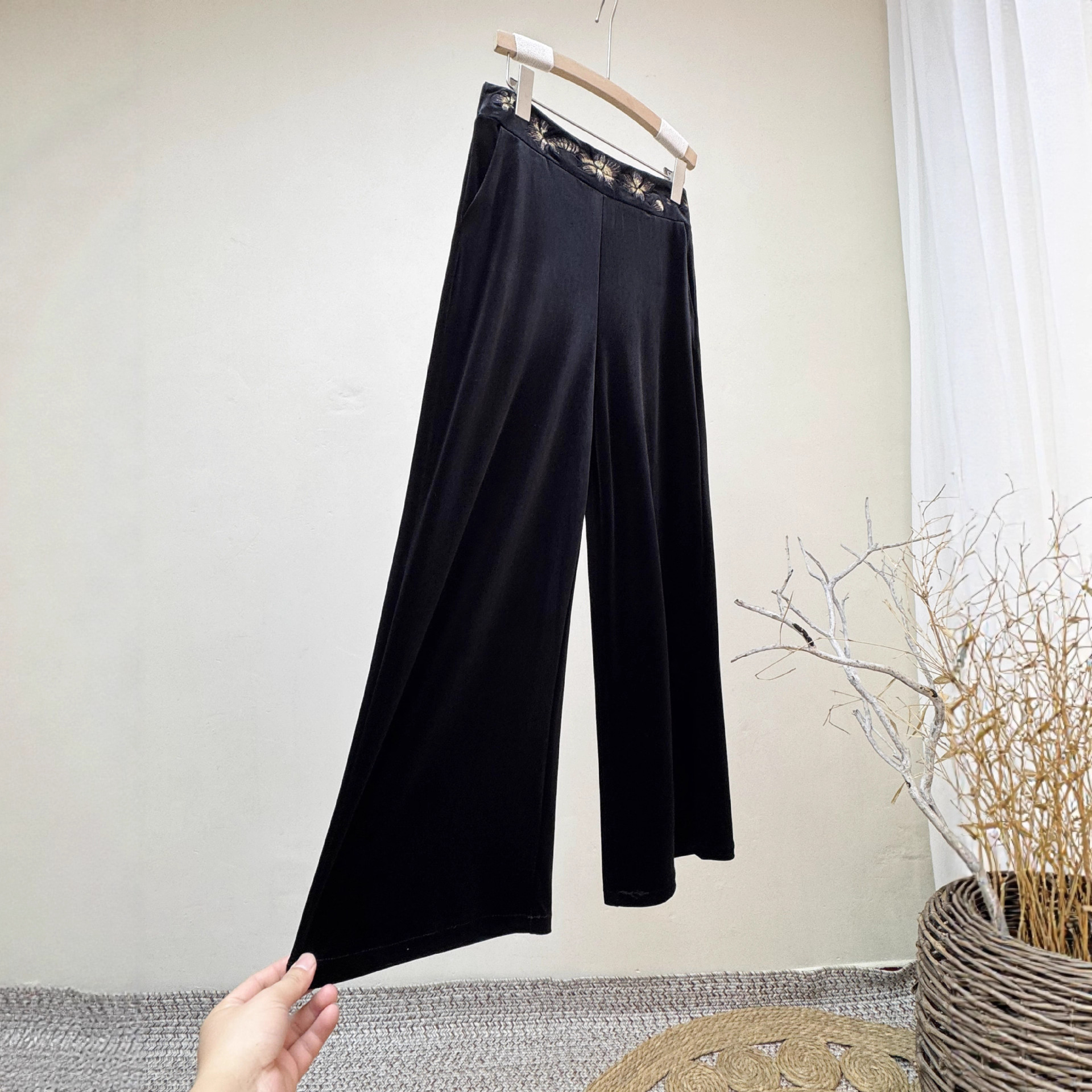 新中式刺绣丝绒绣球花直筒裤2025秋季新款后松紧腰百搭休闲阔腿裤