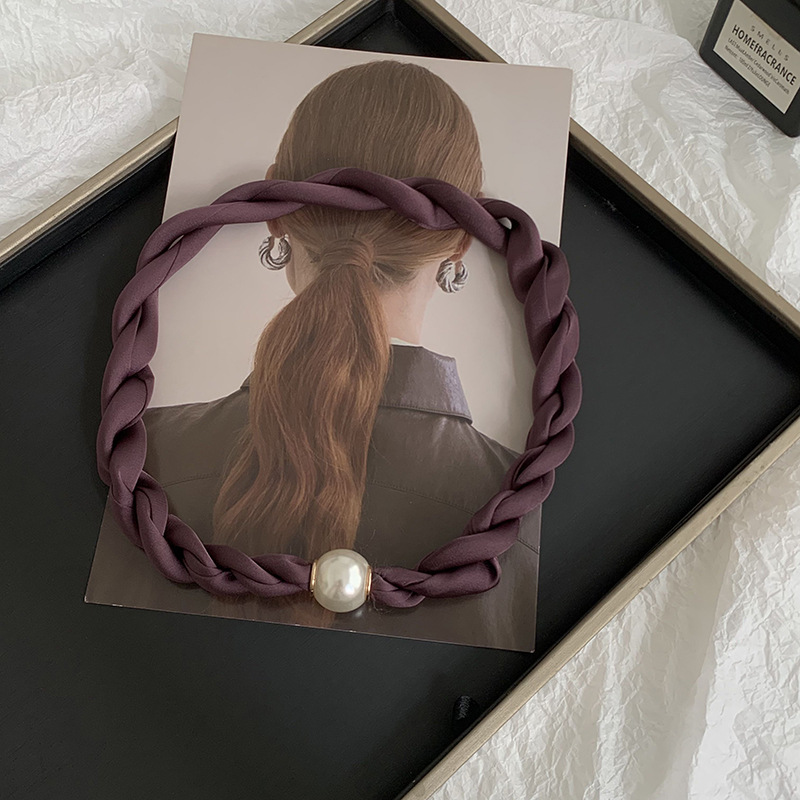 Pañuelo de seda con collar de perlas tortas Primavera y verano Nuevos productos Temperamento de moda Decoración multifuncional Pañuelo de seda con hebilla magnética para mujer