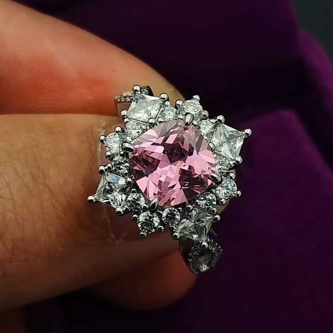 小红书同款新品仿大克拉粉钻戒指女时尚8*8肥正方高碳钻开口戒指
