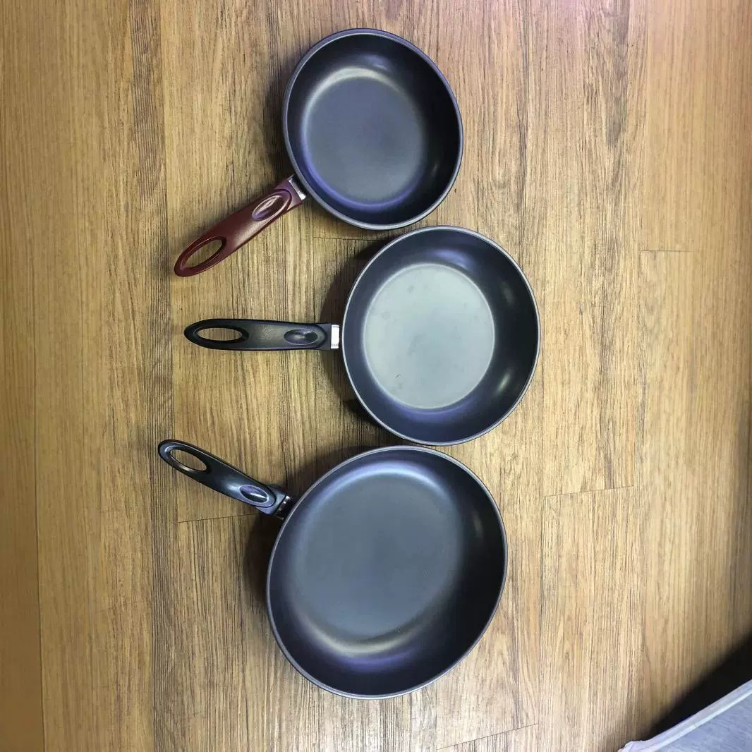 Suministro directo de fábrica sartén de hierro sartén de carne sartén antiadherente rociado de cerámica sartén redonda al por mayor