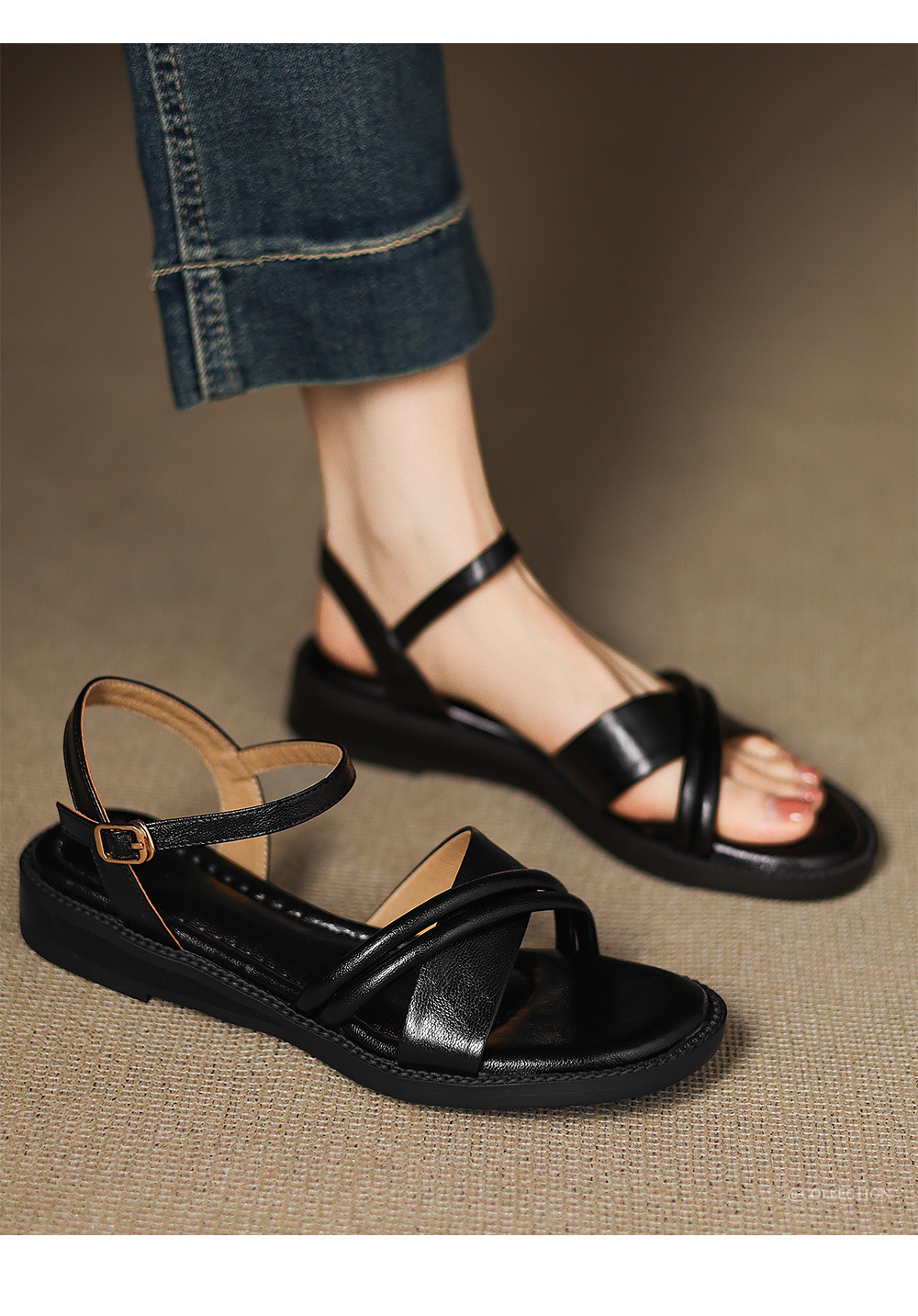 Dép sandal nữ xỏ ngón đế bệt quai ngang khóa — đen chi tiết 2