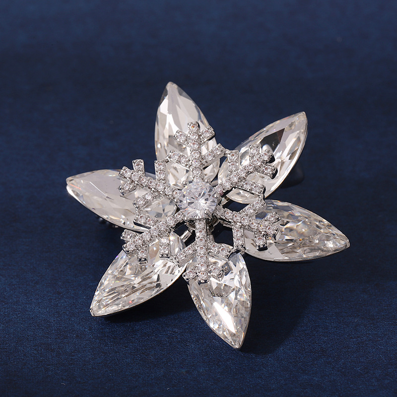 Ig Style Shiny Flower Snowflake Copper Plating Inlay Zircon Women's Brooches display picture 6