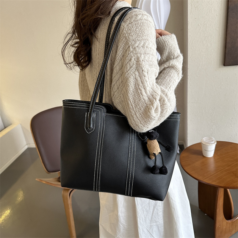 Fashionable shoulder bag