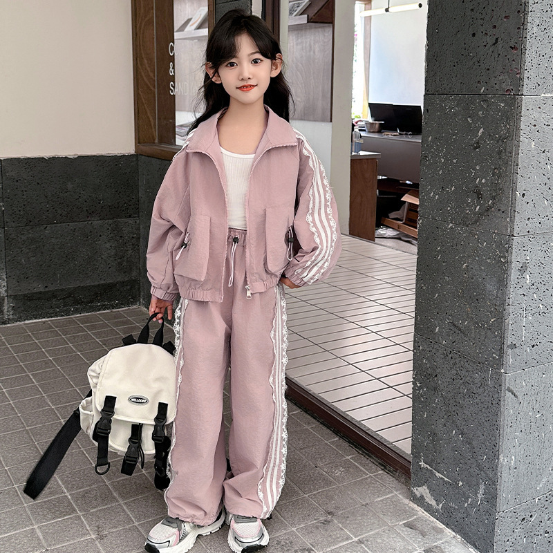 소녀의 봄 가을 세트 2024 새로운 한국 스타일 중대형 어린이 패셔너블 루즈 레이스 풀 업 재킷 와이드 레그 팬츠 트렌디