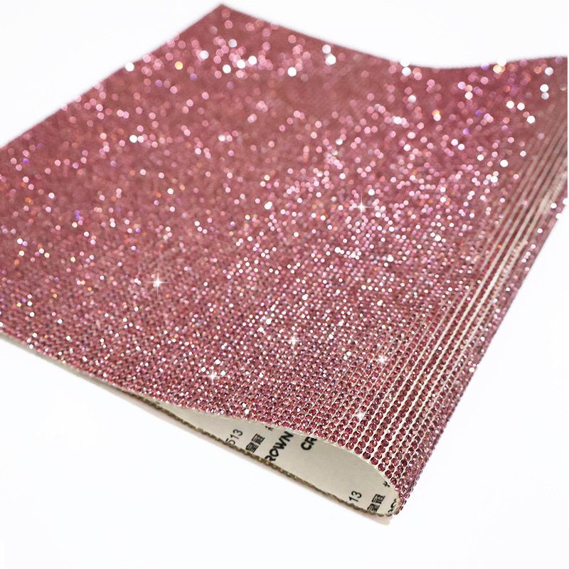 Los fabricantes venden al por mayor agua de vidrio, pegatinas de diamantes, adhesivos, taladros en caliente, piezas de diamantes decorativas para automóviles autoadhesivas, accesorios de joyería de bricolaje, taladros