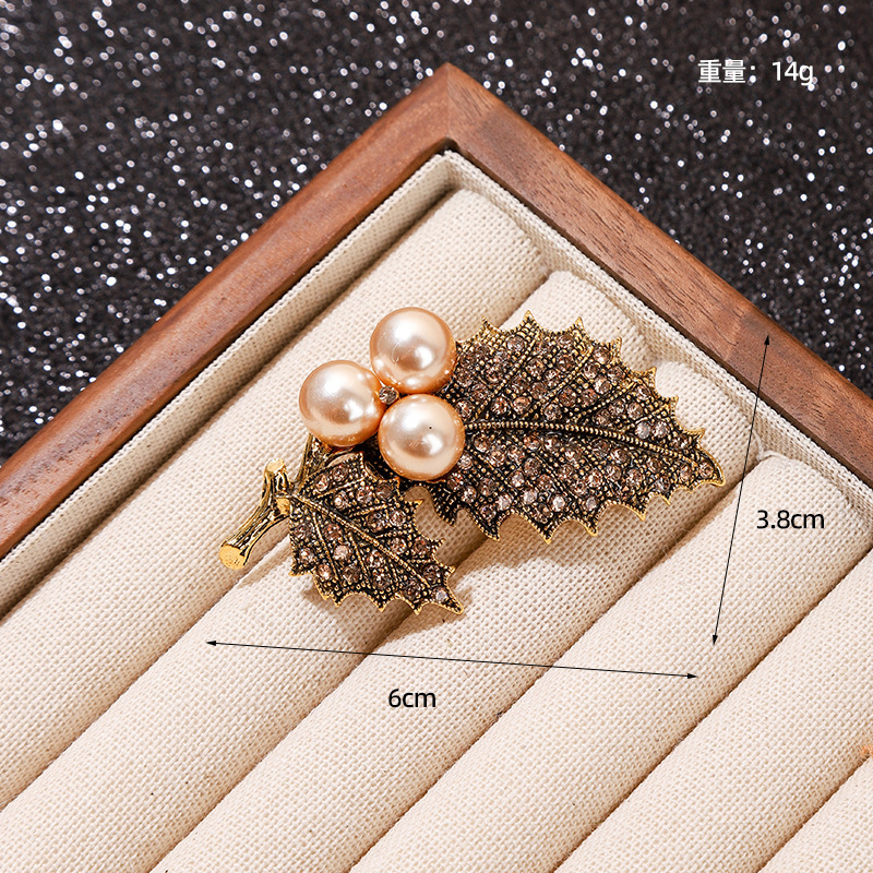 Vintage Blumenbrosche Mit Strass Und Perlen Elegantes Design_voghion.com