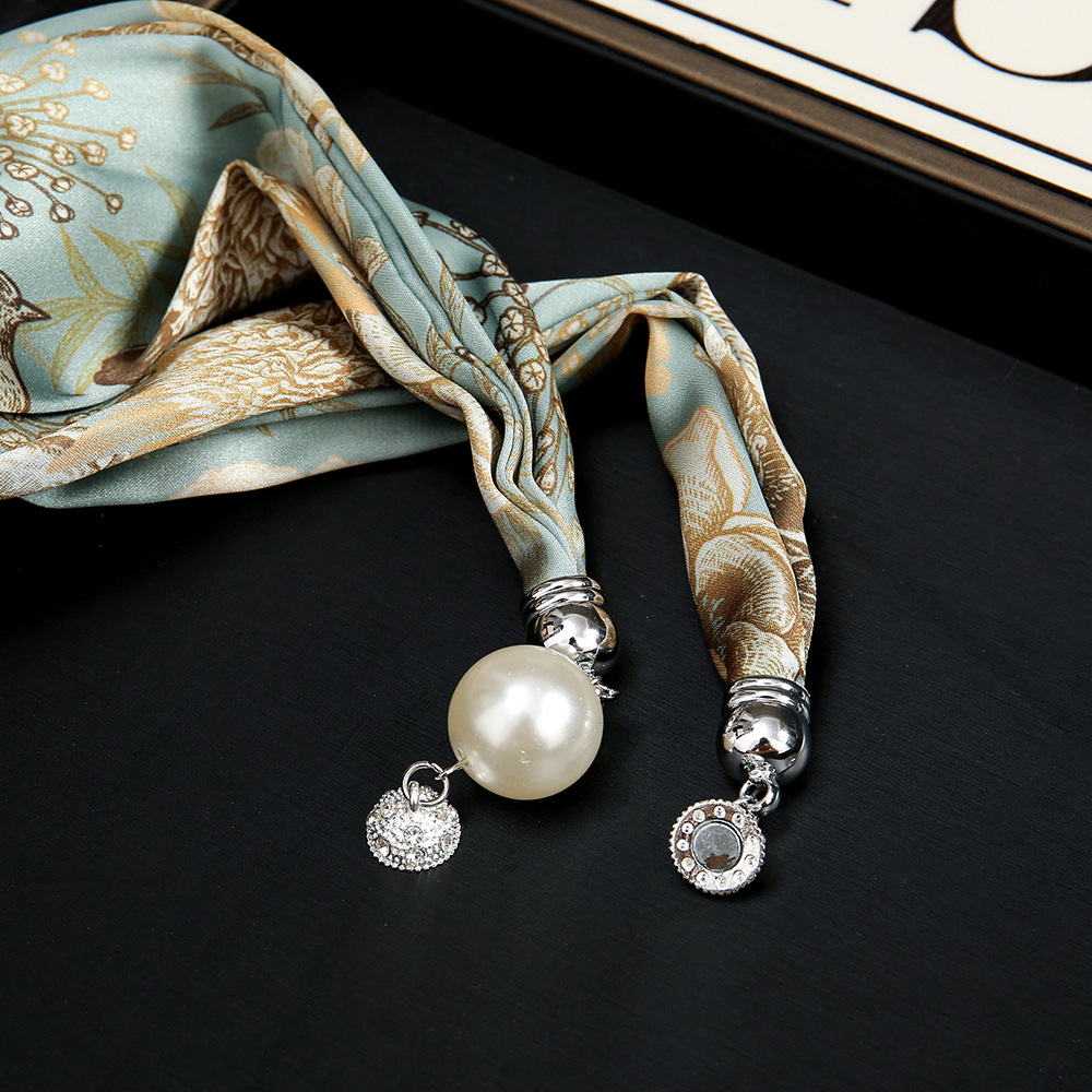 Pañuelo de seda con hebilla magnética de diamantes con incrustaciones de perlas collar mujer retro todo fósforo moda bufanda fina hebilla autocebante babero al por mayor