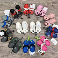 Croc子供の穴の靴3d趣味の学生の小さいクログの男女の子供のビーチの靴の現物は卸売りして代行します。