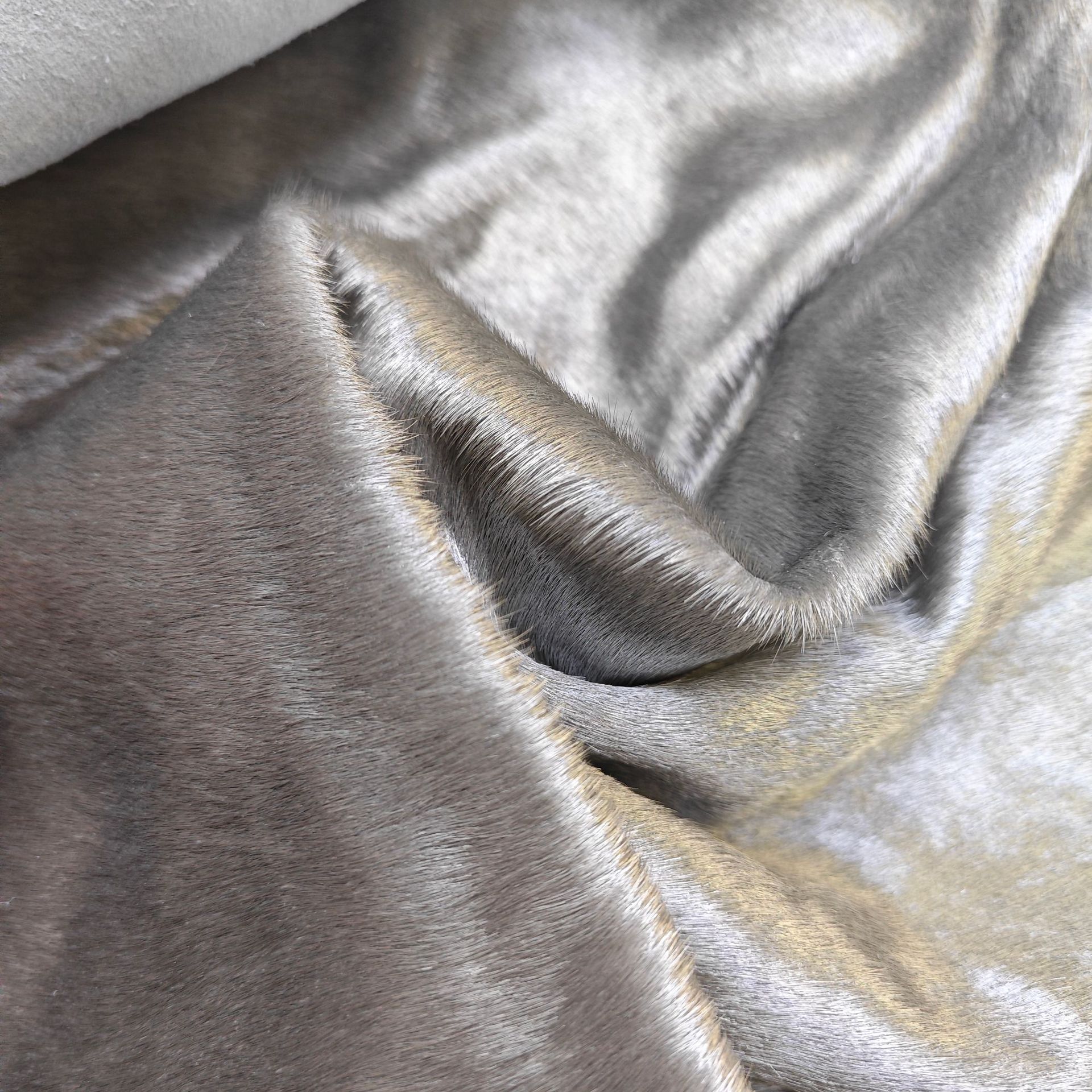 银色马毛皮2024新款电镀头层牛毛皮轻奢法式高档鞋包真皮