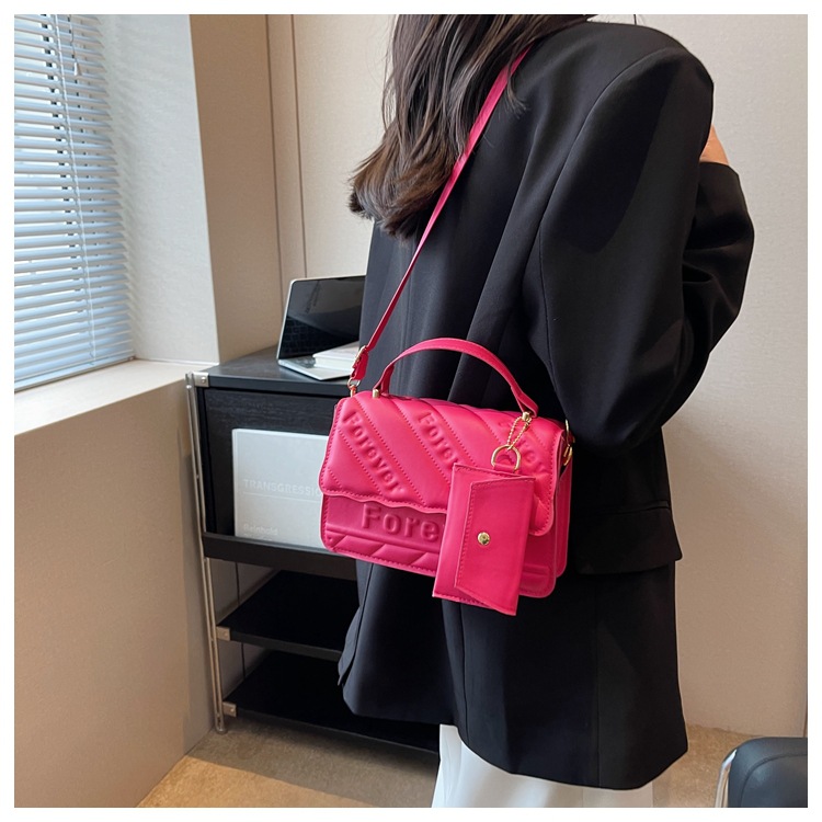 Mujeres Medio Cuero Sintético Color Sólido Estilo Preppy Estilo Clásico Cuadrado Hebilla Magnética Bolsas De Hombro display picture 4