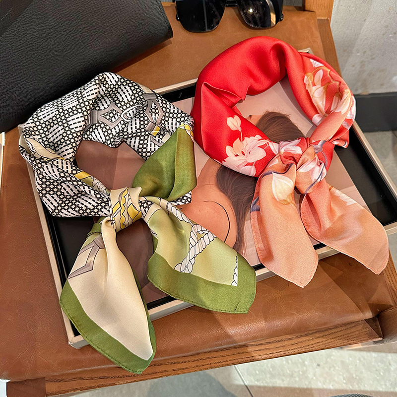 Bufandas de seda para mujeres 2025 primavera y otoño moda versátil temperamento minimalista 65cm bufandas de seda simuladas bufandas delgadas bufandas