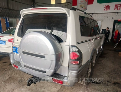 Suitable for Mitsubishi Pajero V73 Rear Spoiler