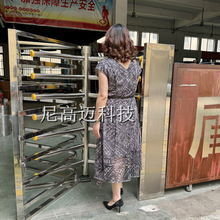 ���־��^���T��ͨ����߆������D�T��ʯ��ɽ܇վ���в��P�݁�l�C