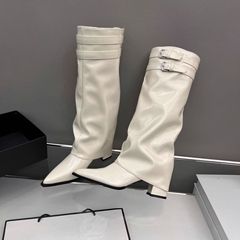 尖头设计感皮带扣长靴子女2025秋冬季新款显瘦不过膝粗跟高筒靴子