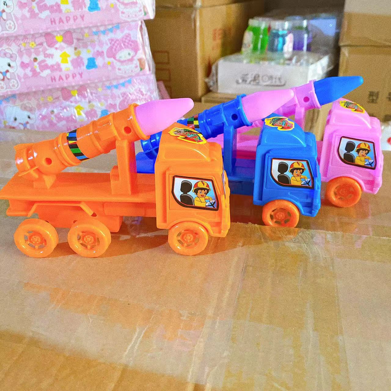Juguetes para niños modelo de automóvil de plástico pistola arco y flecha tarjeta de succión pistola conjunto de anillo 2 yuanes tienda departamental al por mayor