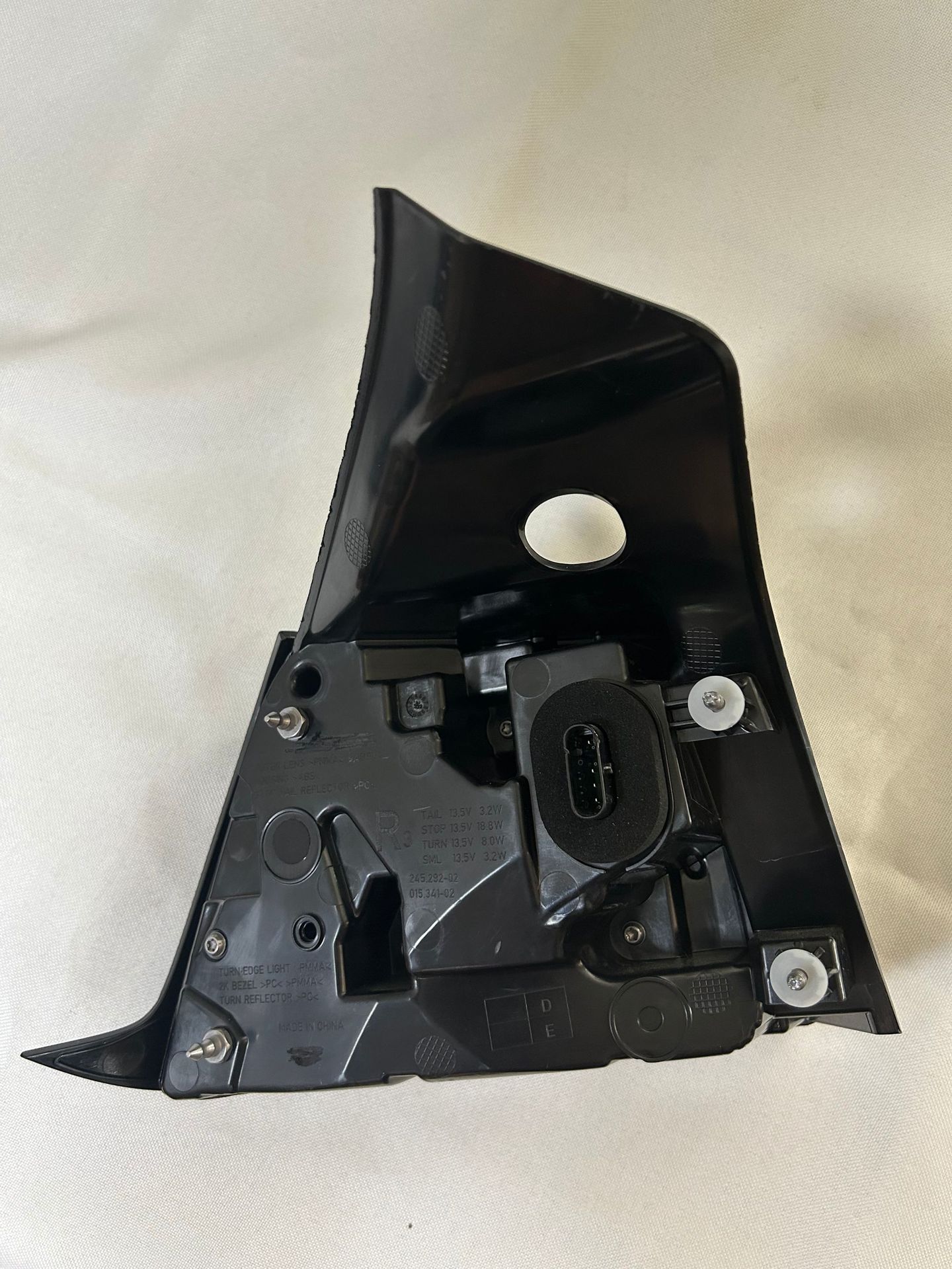 Suitable for Tesla accessories 21-23 Model3/Y outer taillight 1502086-00-D 1502087-00