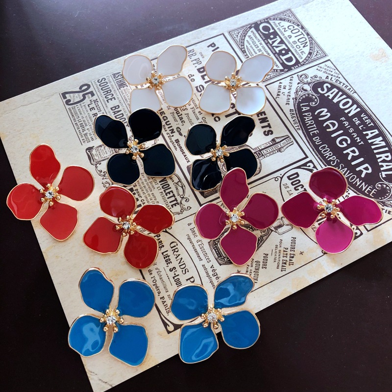 Nihaojewelry Korean Style Four-leaf Clover Color Enamel Earrings Wholesale Jewelry display picture 9