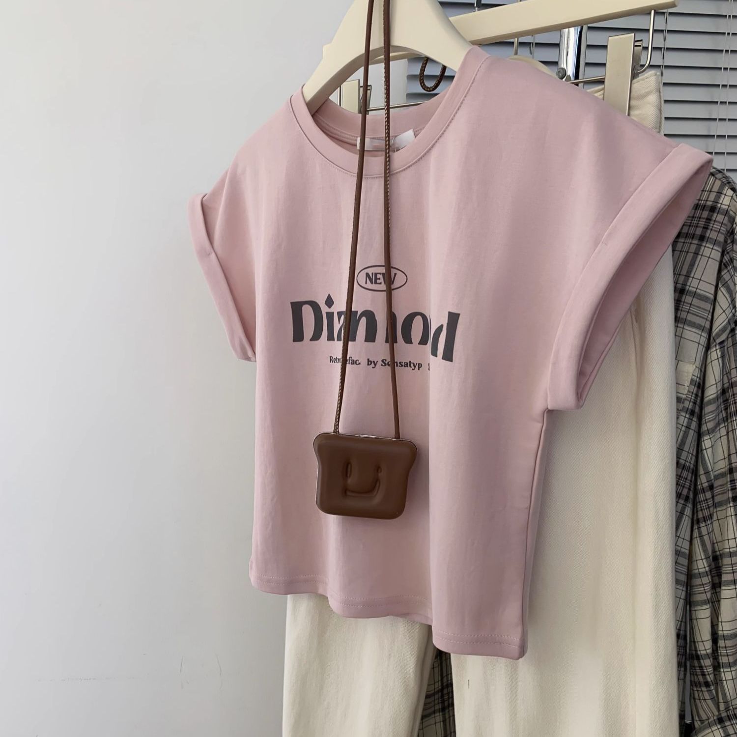 Camiseta de manga corta con estampado de hombro de gran tamaño para mujer 2024 verano y otoño letras americanas casual cuello redondo top de ins único para mujer
