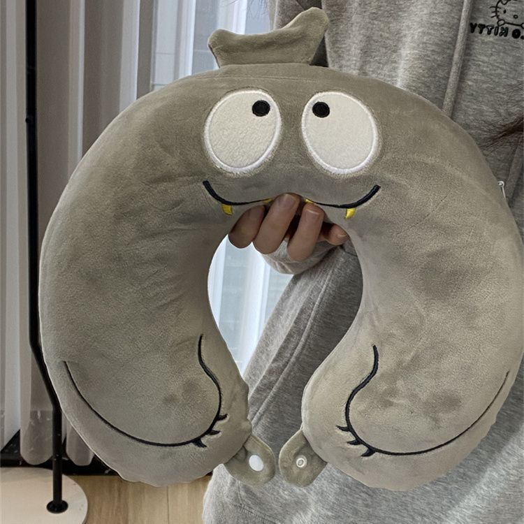 Travesseiro portátil de espuma viscoelástica para viagem, em formato de U, com estampa de monstrinho fofo de pelúcia estilo japonês e desenho animado de trem de alta velocidade._voghion.com