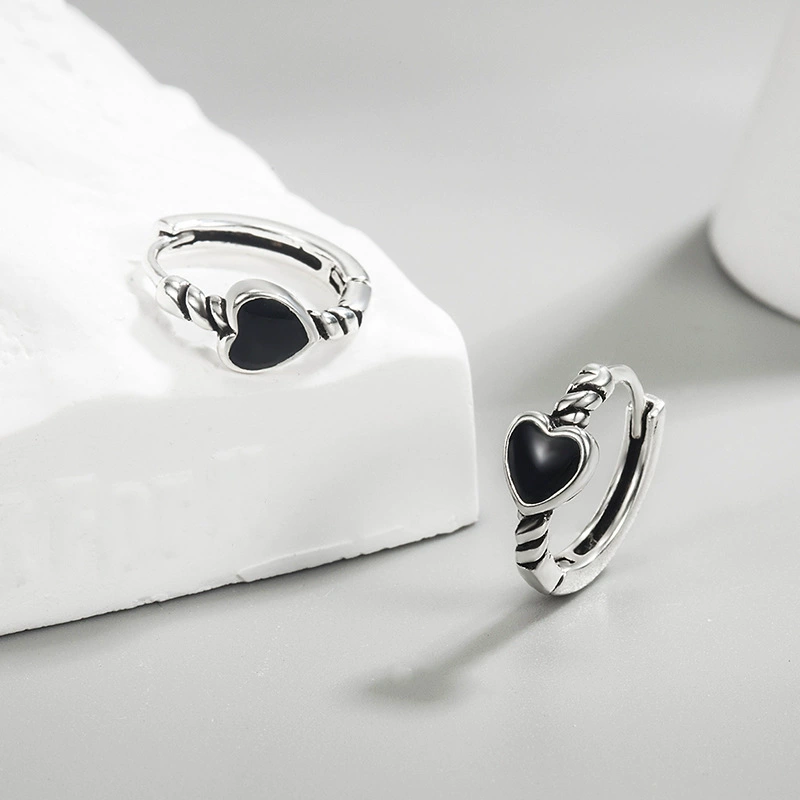 Small design retro earrings, trend of season