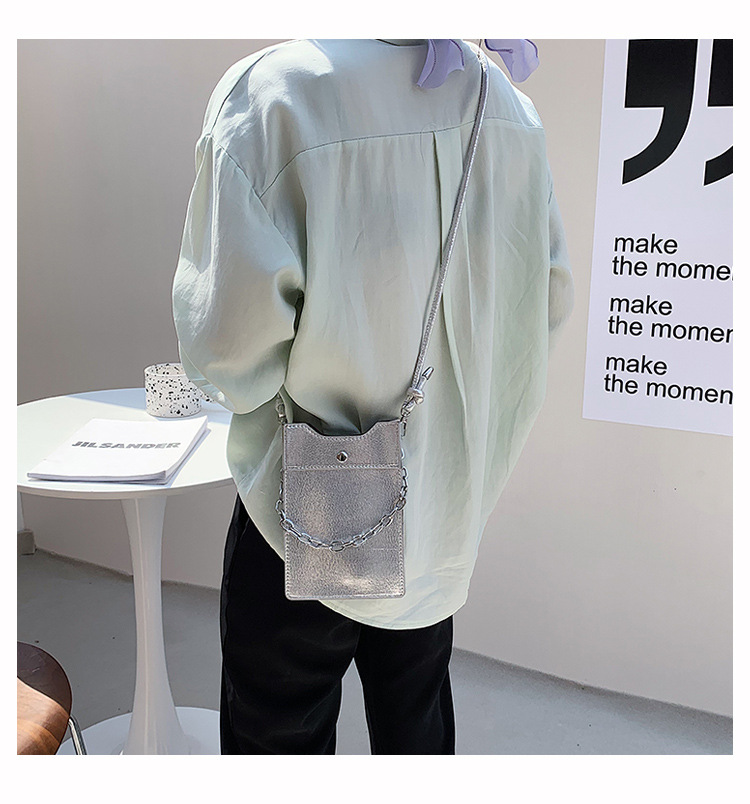Modekette Glänzende Schulter Messenger Tragbare Kleine Quadratische Tasche Großhandel display picture 52