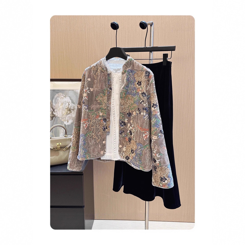 In-Stock Vintage Charm with Chinese Flair! Elegant and Luxurious Heavy-Duty Three-Dimensional Sequin Embroidery New Chinese-Style Women's Top in Silk Velvet