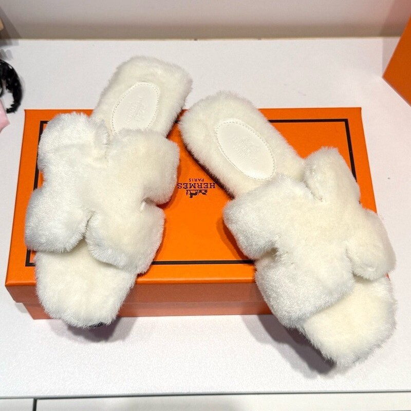 Women's fluffy slippers 2026 autumn and winter new fashion outdoor warm H-style furry rabbit fur flat slippers Women's fluffy slippers 2026 autumn and winter new fashion outdoor warm H-style furry rabbit fur flat slippers