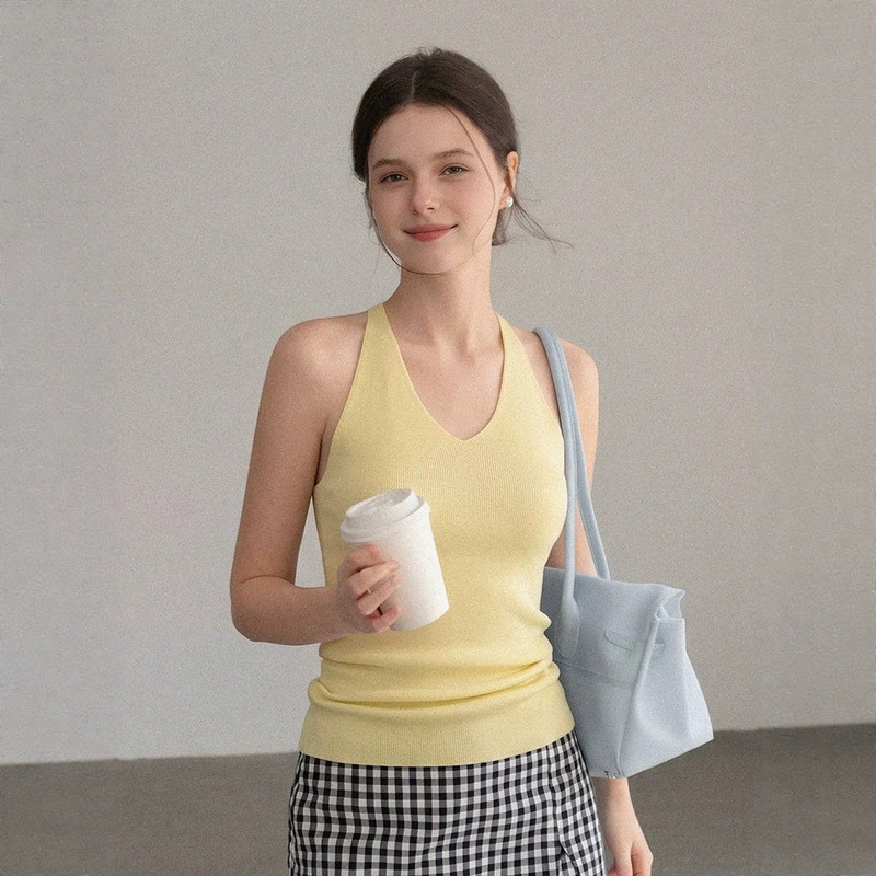 Lightweight three-color halter neck camisole for women, perfect for summer wear, unique and super versatile Lightweight three-color halter neck camisole for women, perfect for summer wear, unique and super versatile