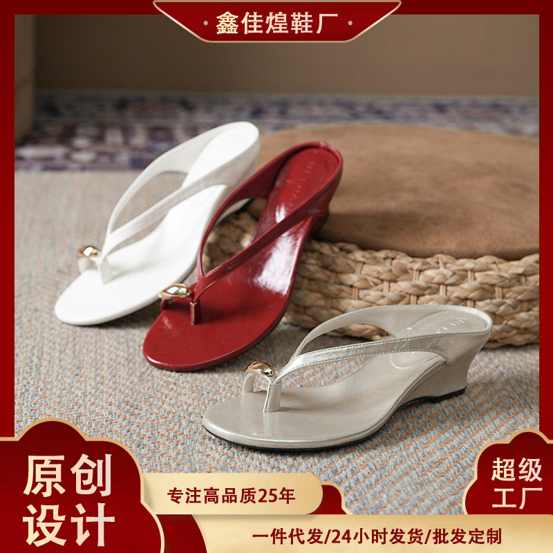Dép sandal nữ quai ngang khóa kim loại đế xuồng mũi vuông — Màu bạc, Màu trắng ngà, màu đen, màu đỏ