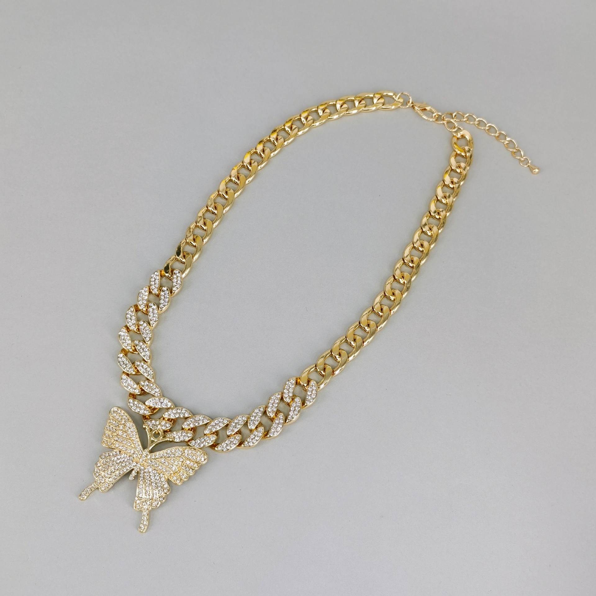 Nuovo stile hip-hop in lega da 15 mm con giunzione a filo piatto, design a catena cubana a farfalla con collana intarsiata di diamanti_voghion.com
