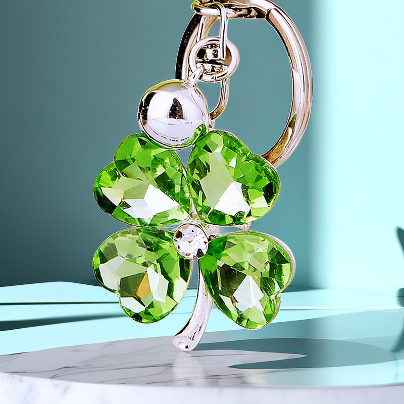 Crystal Four-Leaf Clover Flower Car Keychain Metal Cute Diamond-Encrusted Women's Bag Pendant Key Chain Ring Business Gift