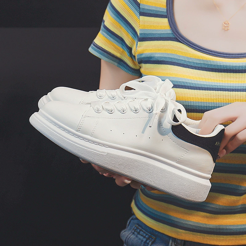 Белые туфли McQueen, женские туфли на толстой подошве, весна и осень, новые туфли для пап, увеличивающие рост, сетчатая красная модная повседневная спортивная обувь