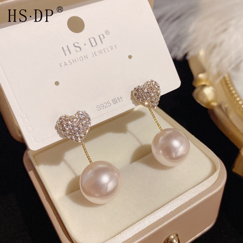 Una perla de dos piezas con diamantes incrustados pendientes encantadores nicho pendientes de aguja de plata 2022 nuevos pendientes de chica de temperamento de moda