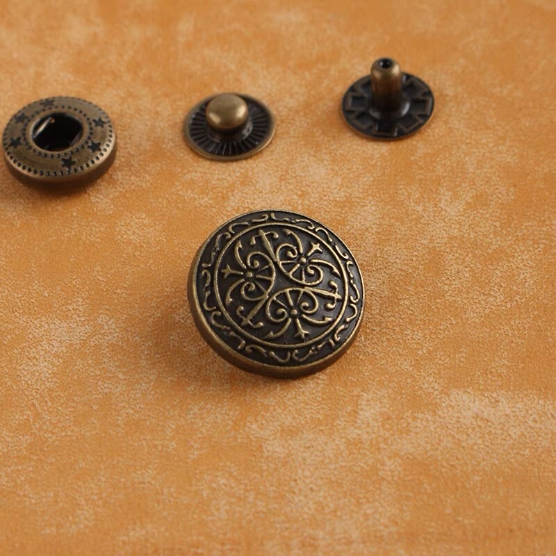 633型の復古風四合ボタンの手作りのdiy革の布芸の服のボタンの復古の異形のボタン|undefined