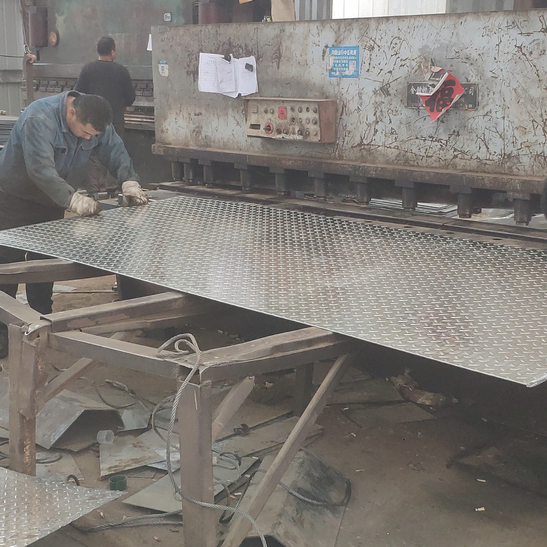 厂家Q235B镀锌板折弯 可加工 花纹板防滑耐磨板 价格优惠