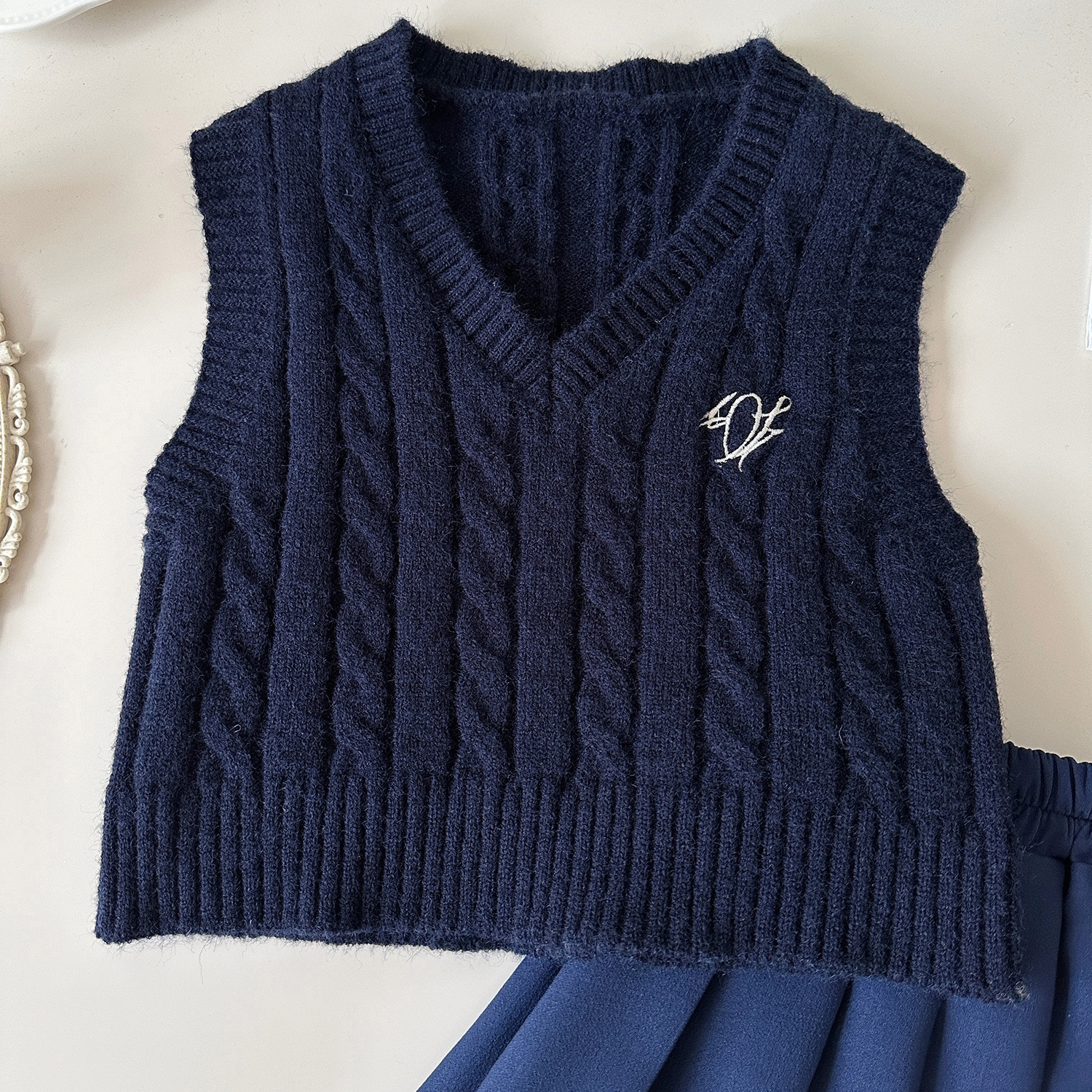 Mädchen Strickweste Gestreiftes Hemd Und Faltenrock 3-teiler Set_voghion.com